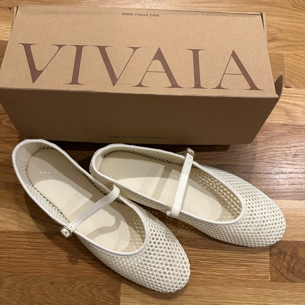 Vivaia Women's Cream Mary Janes